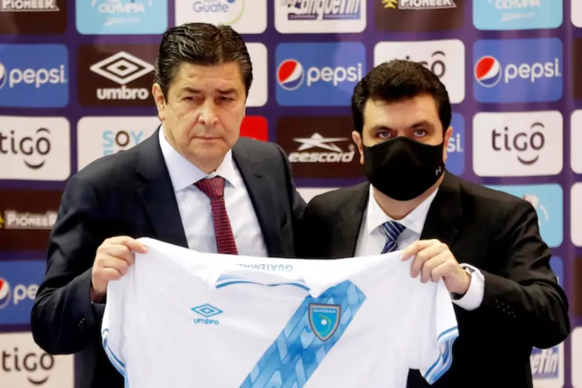 Luis Fernando Tena seguirá al frente de Selección Nacional de Guatemala