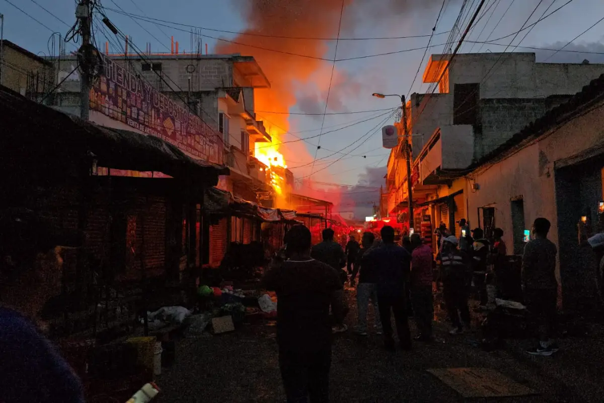Un incendio en una venta de pirotecnia en Jalapa., Bomberos Voluntarios