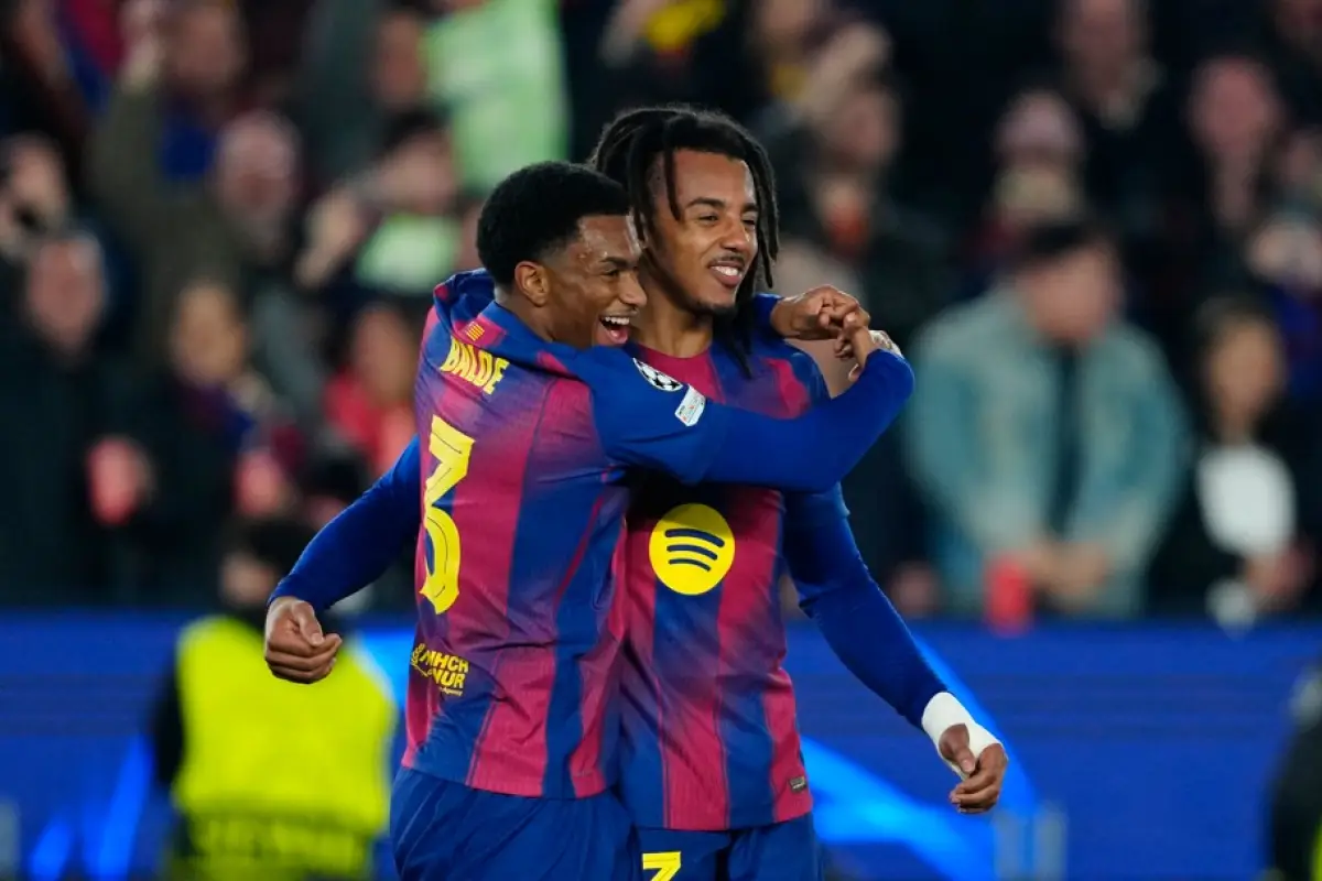 Jules Koundé marcó doblete ante Frankfurt