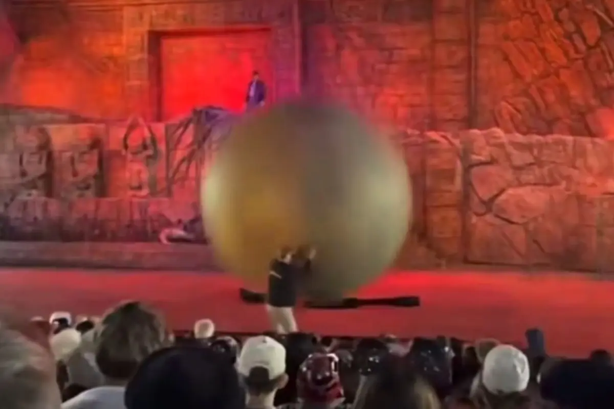 Falla en espectáculo de Indiana Jones en Disney World., Captura de pantalla video X.