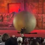 Falla en espectáculo de Indiana Jones en Disney World. ,Captura de pantalla video X.