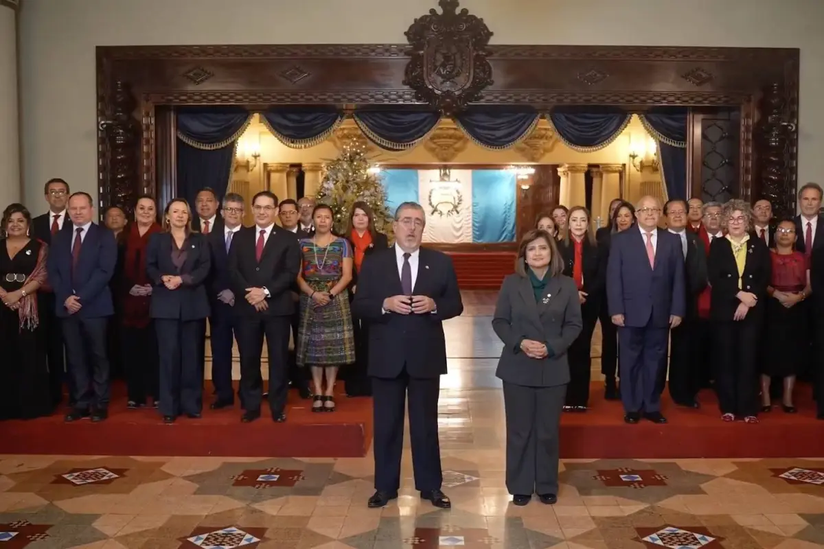 El presidente Bernardo Arévalo, la vicepresidenta Karin Herrera y sus equipos expresaron un mensaje de Año Nuevo., Gobierno de Guatemala