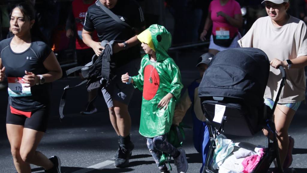 Carrera San Silvestre 2025 - Ciudad de Guatemala | Alex Meoño