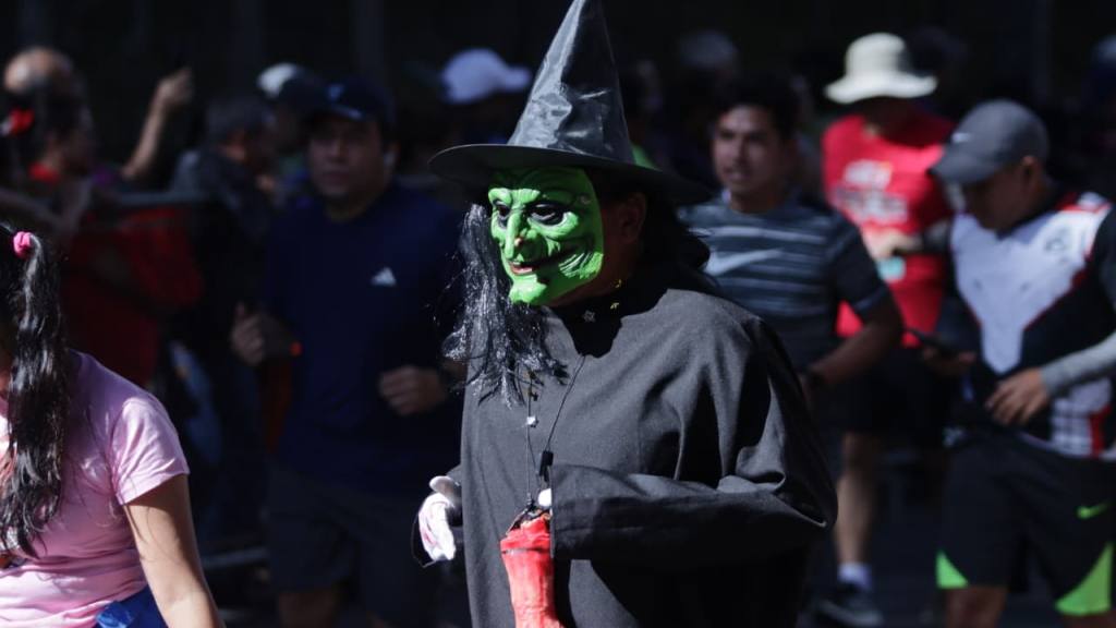 Carrera San Silvestre 2025 - Ciudad de Guatemala | Alex Meoño