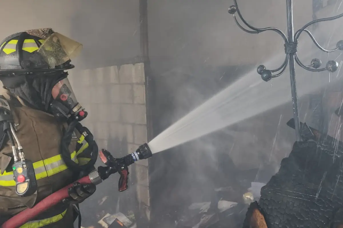 Incendio en vivienda genera pérdidas de Q150 mil en vivienda de la zona 7