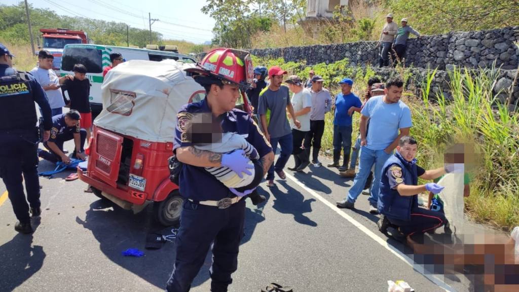 Choque entre camión y mototaxi deja 5 heridos en la RN-14 | Bomberos Municipales Departamentales