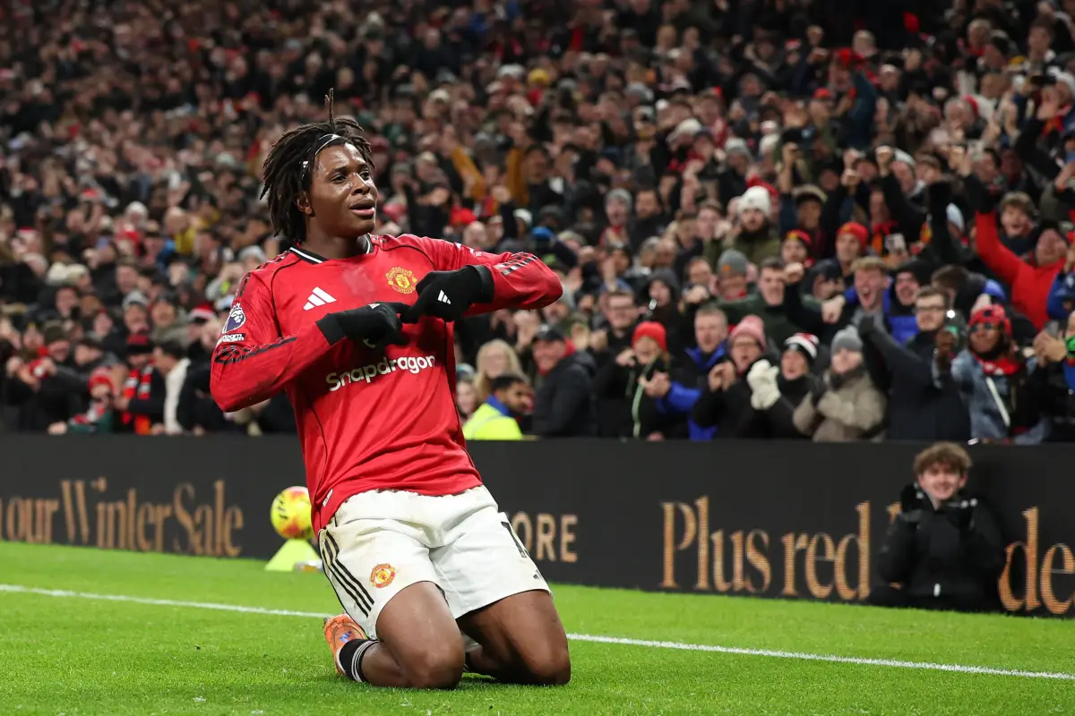  El danés Patrick Dorgu, del Manchester United, celebra su gol en la victoria (1-0) de su equipo ante el Newcastle United.