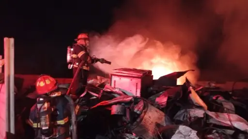 Por el momento se desconocen las causas del incendio en la recicladora. ,Bomberos Municipales Departamentales. 
