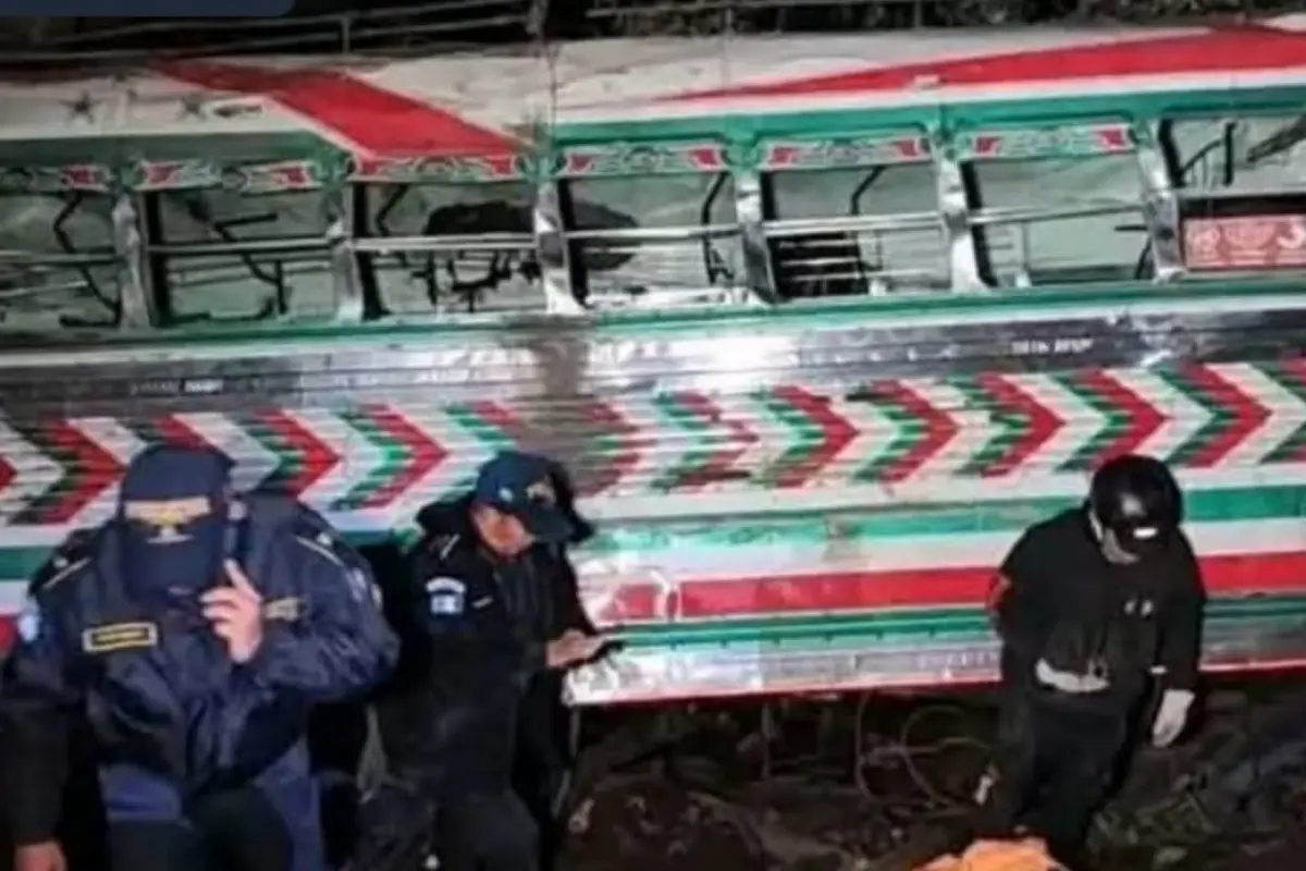 El accidente causó un total de 15 muertos, según el conteo oficial de los cuerpos de bomberos., Bomberos Municipales Departamentales. 