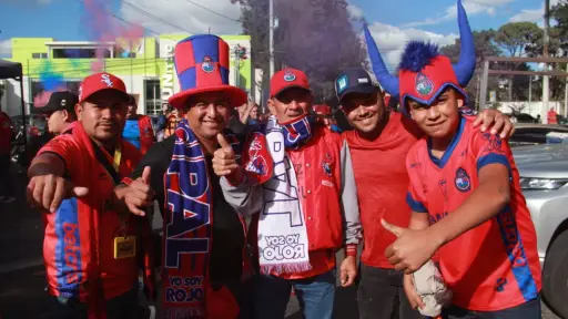 El estadio El Trébol se pinta de rojo para la final Municipal-Antigua  