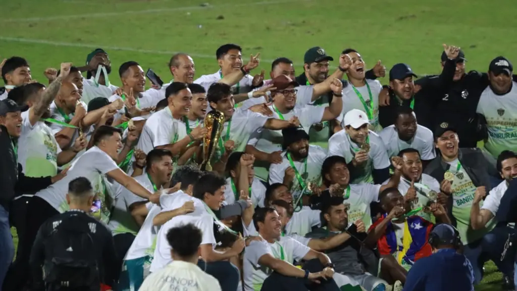 Antigua logró el bicampeonato en el estadio El Trébol 