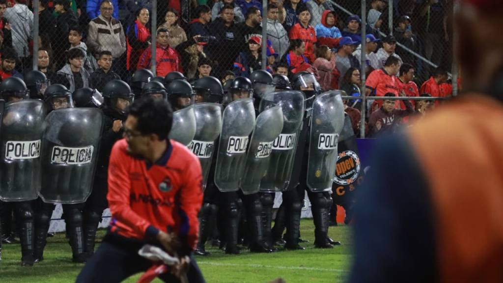 Apertura 2025: Invasión a la cancha de El Trébol  | Alex Meoño 
