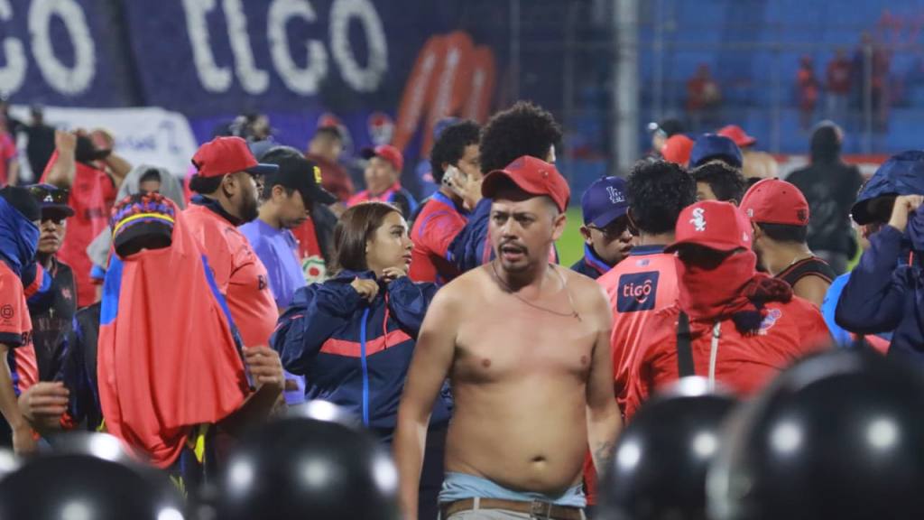 Apertura 2025: Invasión a la cancha de El Trébol  | Alex Meoño 