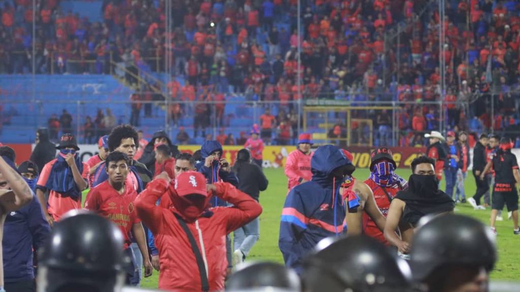 Apertura 2025: Invasión a la cancha de El Trébol  | Alex Meoño 