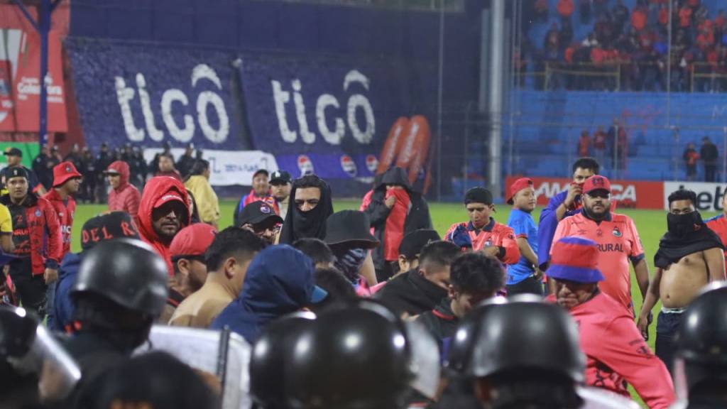 Apertura 2025: Invasión a la cancha de El Trébol  | Alex Meoño 