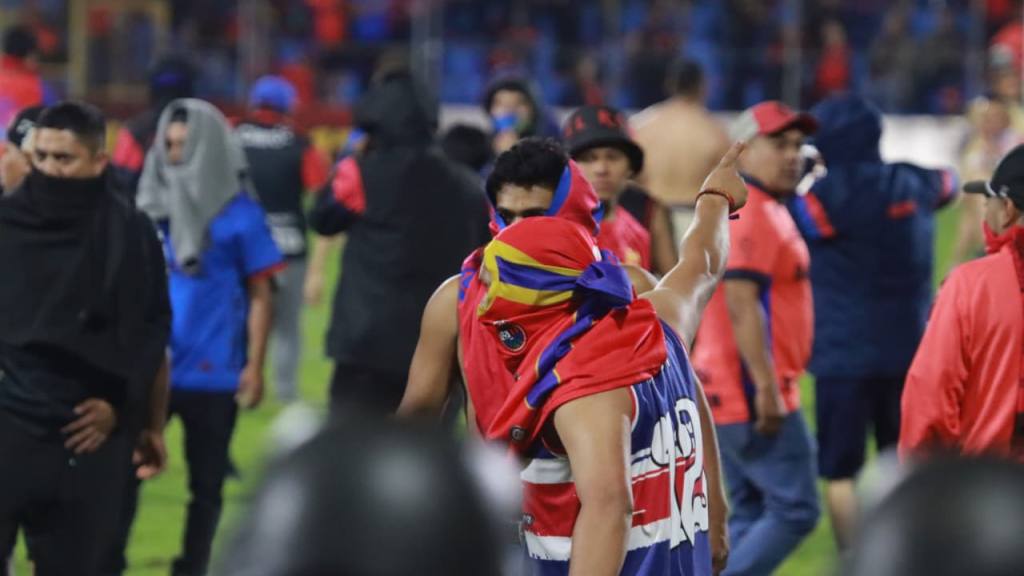 Apertura 2025: Invasión a la cancha de El Trébol  | Alex Meoño 