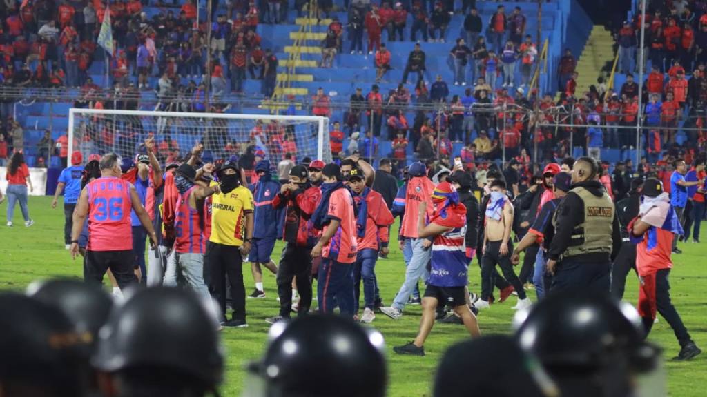 Apertura 2025: Invasión a la cancha de El Trébol  | Alex Meoño 