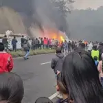 Pipa de combustible se accidenta e incendia en ruta Interamericanat