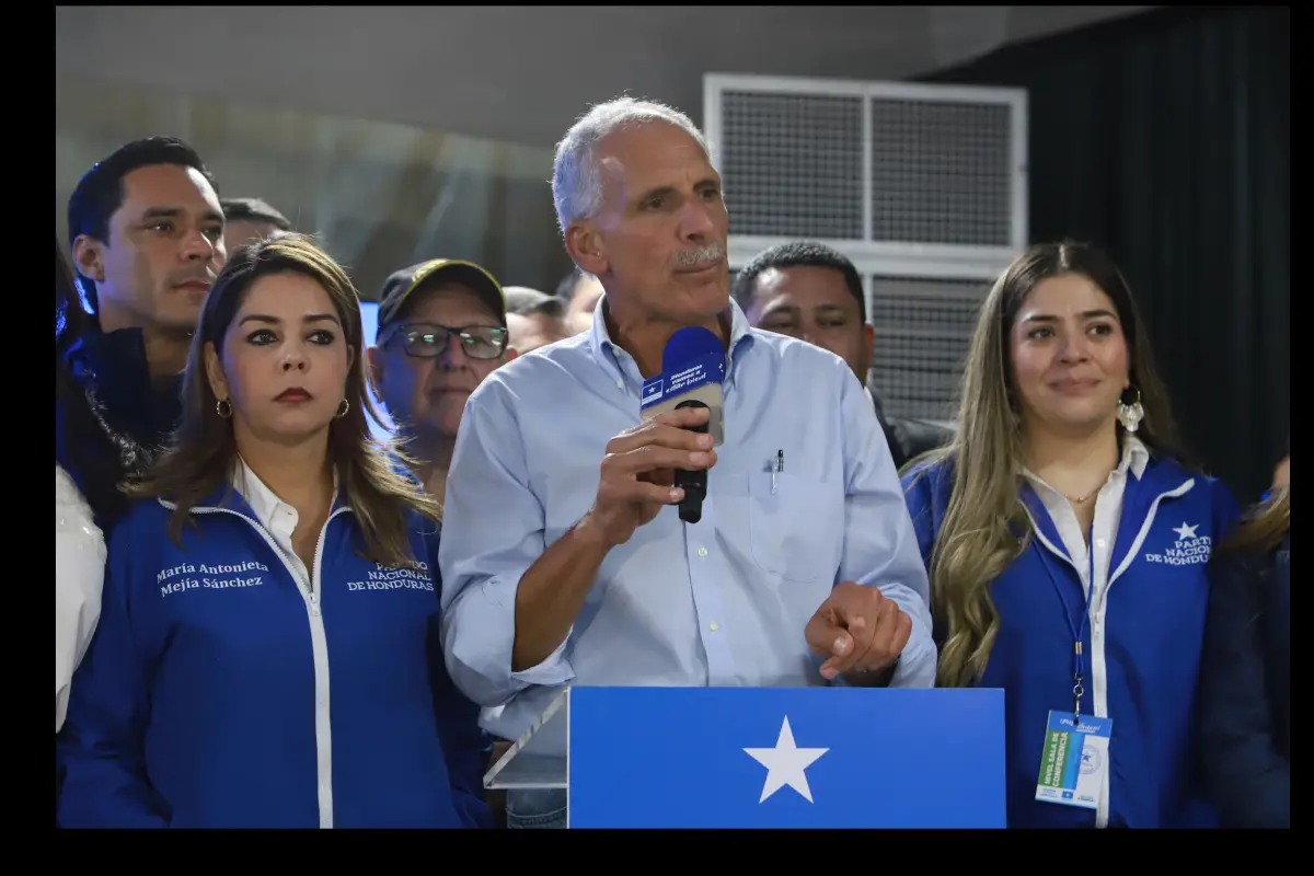  El conservador Nasry 'Tito' Asfura, respaldado por el presidente de EE.UU., Donald Trump, afirmó este miércoles estar "preparado para gobernar" Honduras, Foto EFE