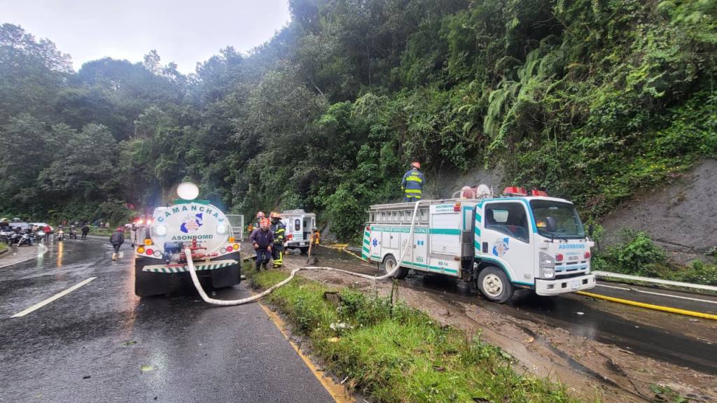Pipa de combustible se accidenta e incendia en ruta Interamericana | Bomberos Municipales Departamentales