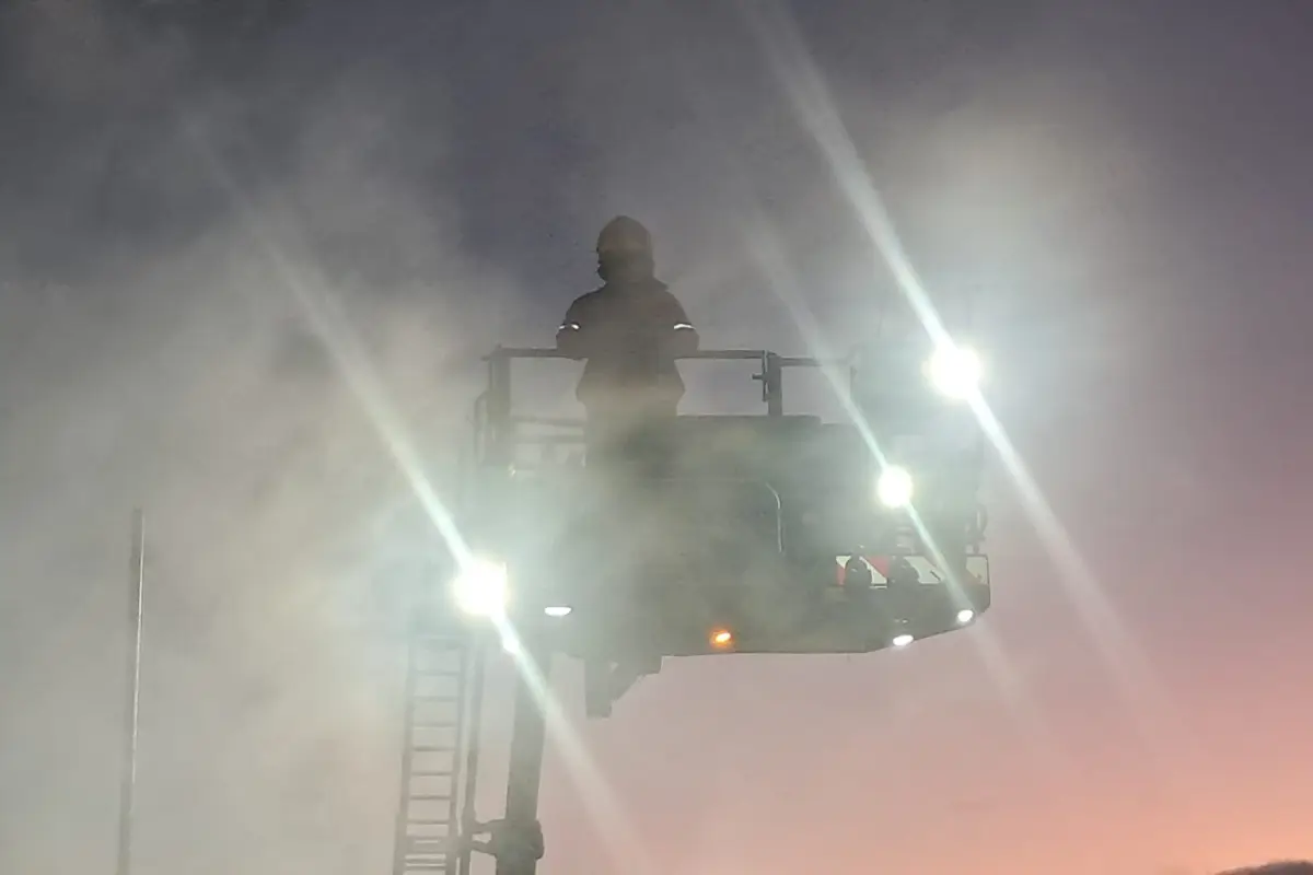 Bomberos combatieron un incendio en zona 8, Foto Bomberos Municipales