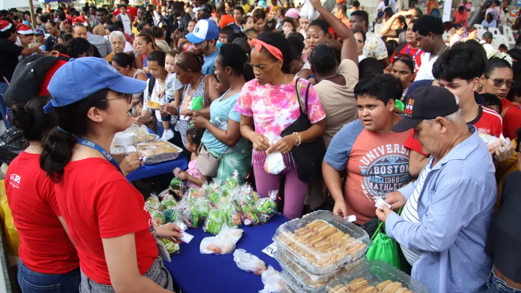 Migrantes participan en la tradicional posada navideña este miércoles, en Tapachula, Chiapas  ,Foto EFE