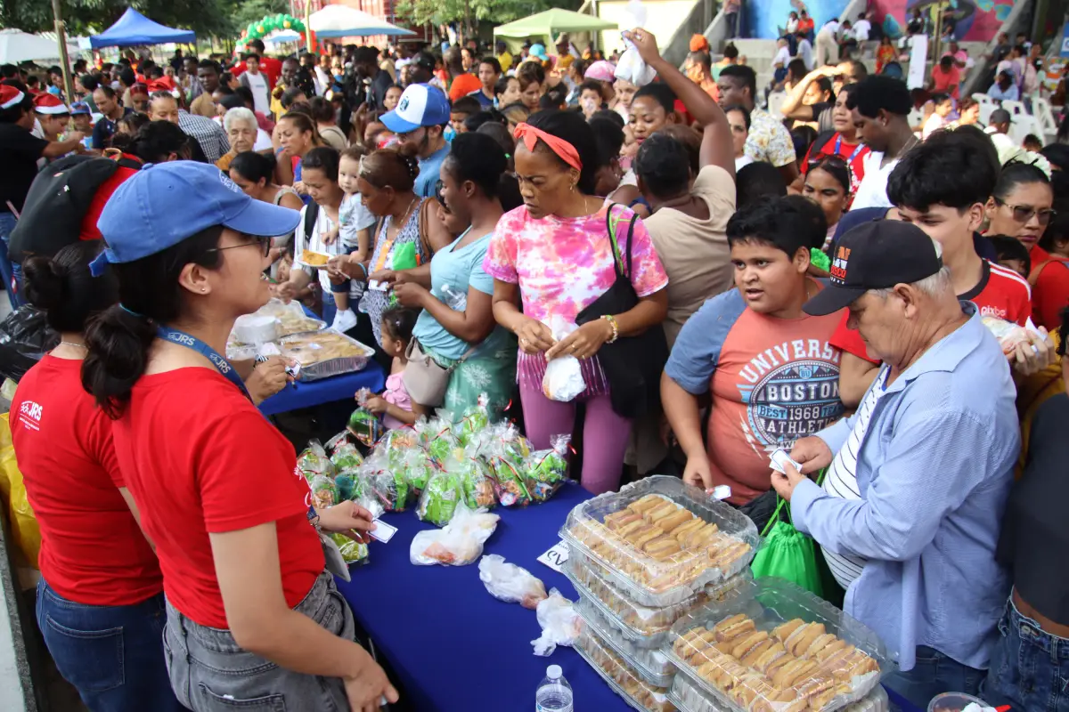 Migrantes participan en la tradicional posada navideña este miércoles, en Tapachula, Chiapas , Foto EFE