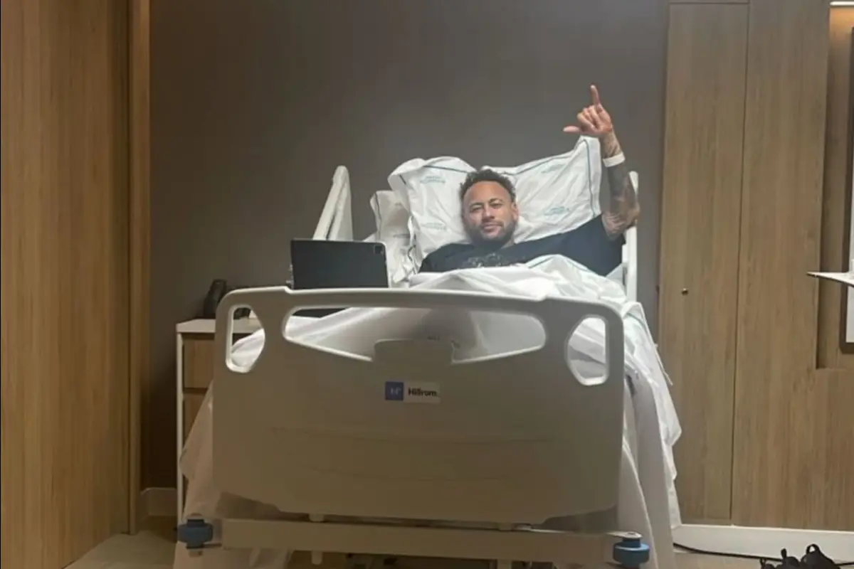 Neymar fue operado de la rodilla - instagram @neymarjr