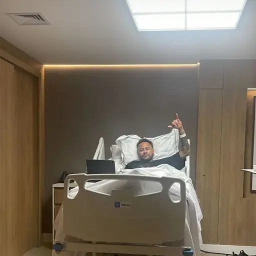 Neymar fue operado de la rodilla - instagram @neymarjr