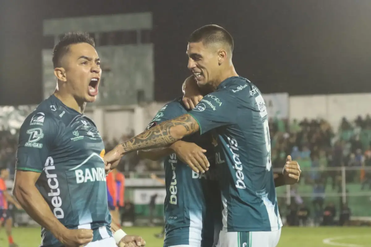 Celebración de Antigua en la final de ida del Apertura 2025 - Alex Meoño