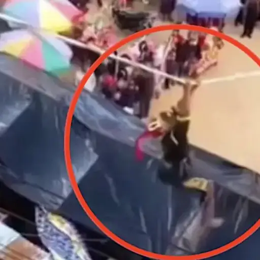 Caída durante el Baile de los Monos. ,Captura de pantalla video Facebook.