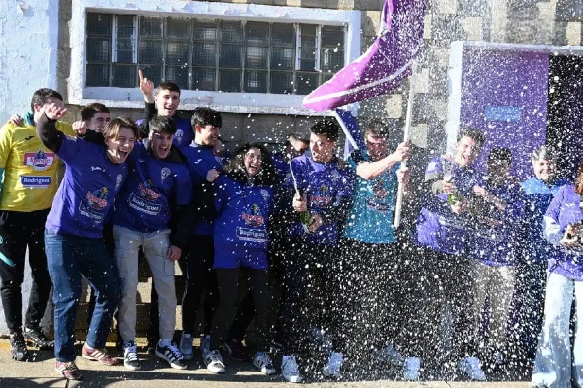 Un club de futbol gana la lotería de Navidad en España - EFE