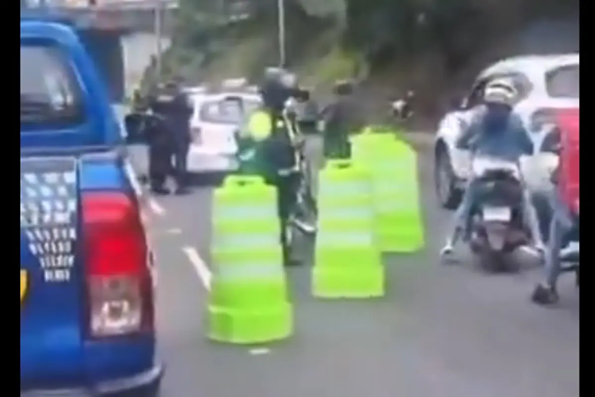 Autoridades cerraron dos carriles temporalmente en la pista que va hacia el Obelisco., Captura de pantalla. 