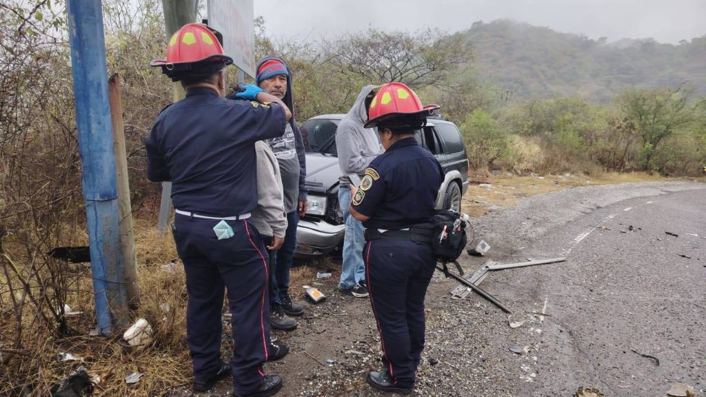 Fuerte choque en la ruta hacia Jalapa deja cuatro heridos | Bomberos Municipales Departamentales