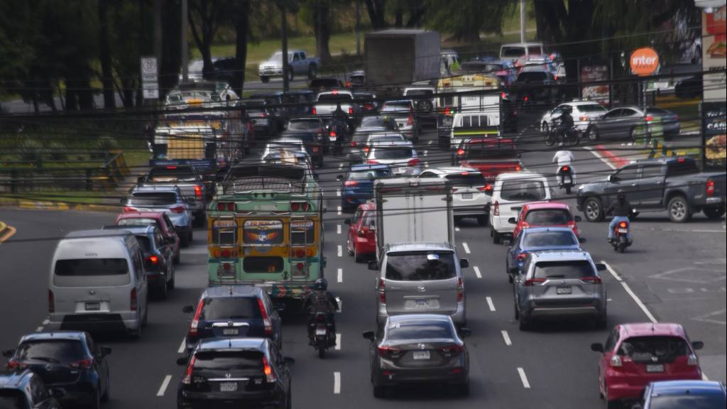 Aeropuerto La Aurora presenta mayor demanda de viajes | Omar Solís