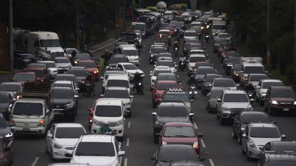 Aeropuerto La Aurora presenta mayor demanda de viajes | Omar Solís