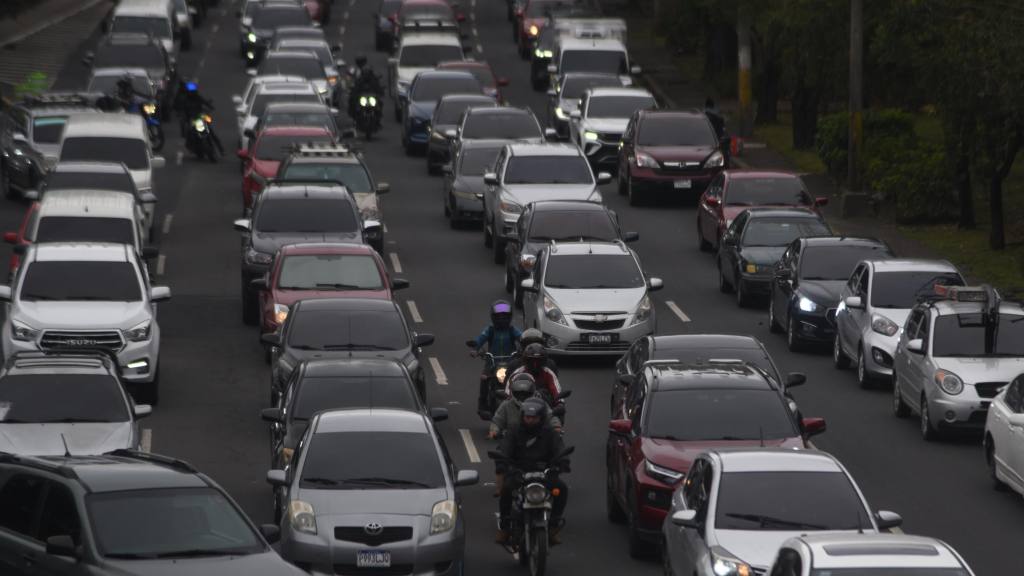 Aeropuerto La Aurora presenta mayor demanda de viajes | Omar Solís