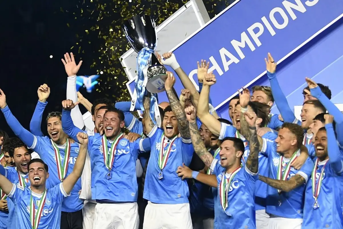 Nápoles supercampeón de Italia tras vencer al Bolonia   