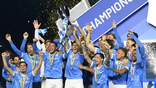 Nápoles supercampeón de Italia tras vencer al Bolonia   