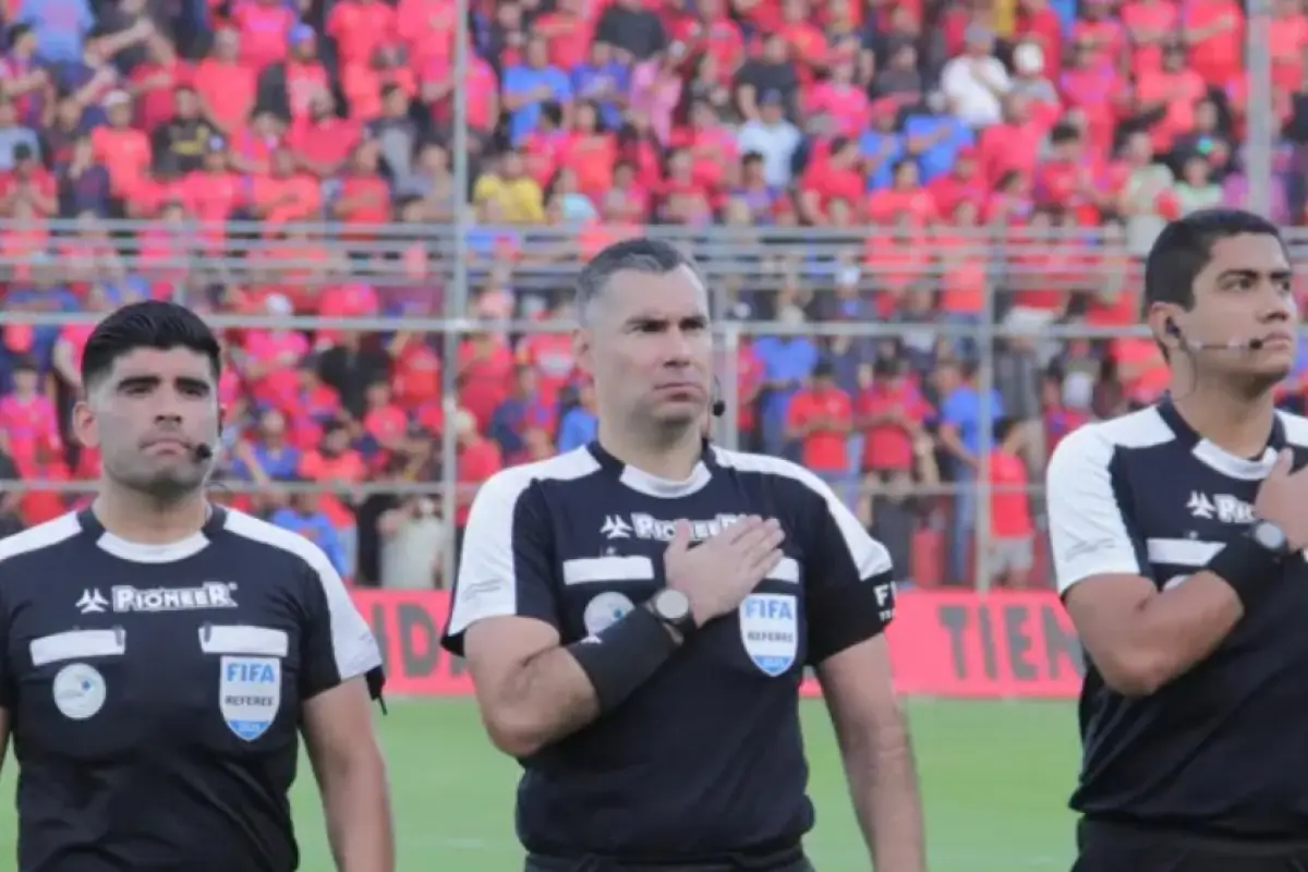 Mario Escobar será el árbitro de la final entre Municipal y Antigua 