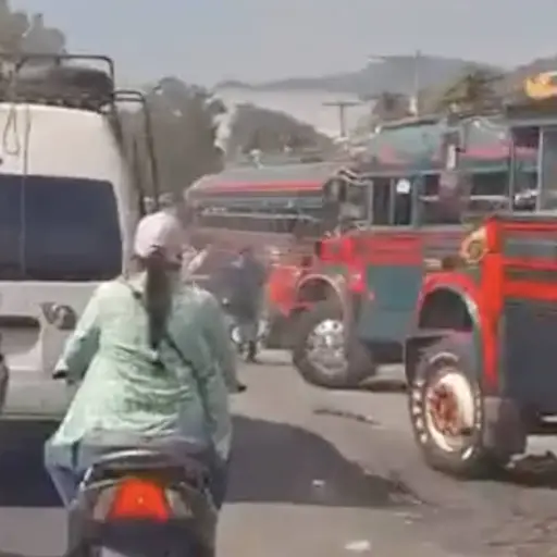 Pelea entre pilotos en terminal de Escuintla. ,Capturan de pantalla video de X.