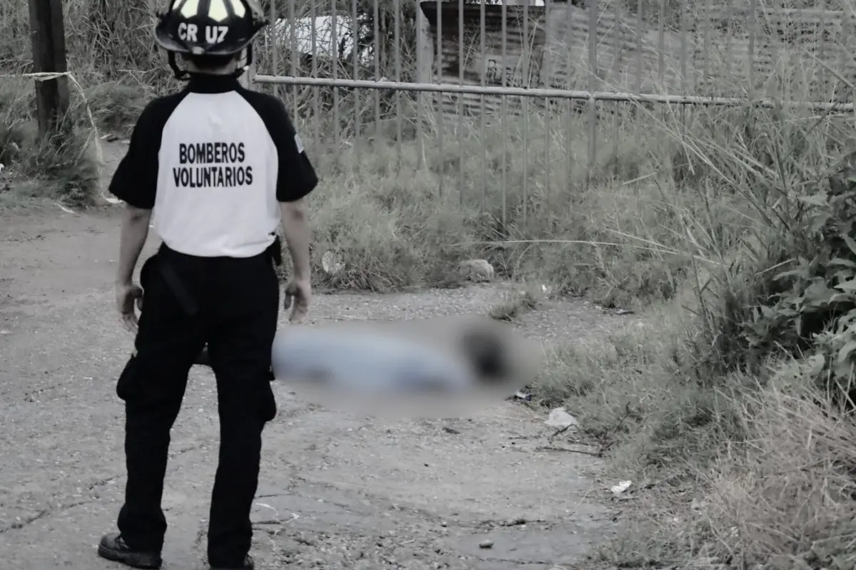 Junto al adolescente quedó un casco de mototcicleta., Bomberos Voluntarios.
