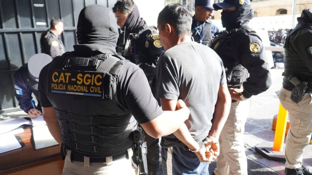 Capturan a extraditable buscado en EE. UU. por al menos 8 delitos | PNC de Guatemala