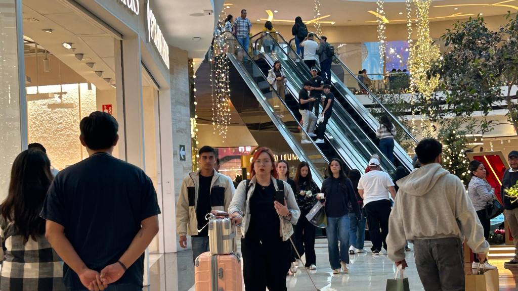 Los guatemaltecos invirtieron sus ahorros en obsequios para su familia  | Omar Solís