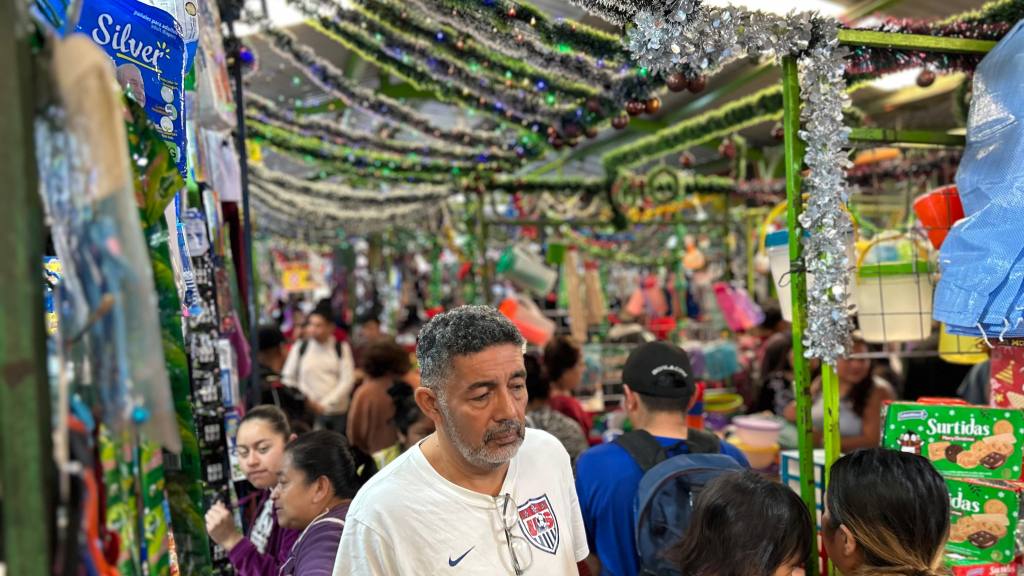 Los guatemaltecos invirtieron sus ahorros en obsequios para su familia  | Omar Solís