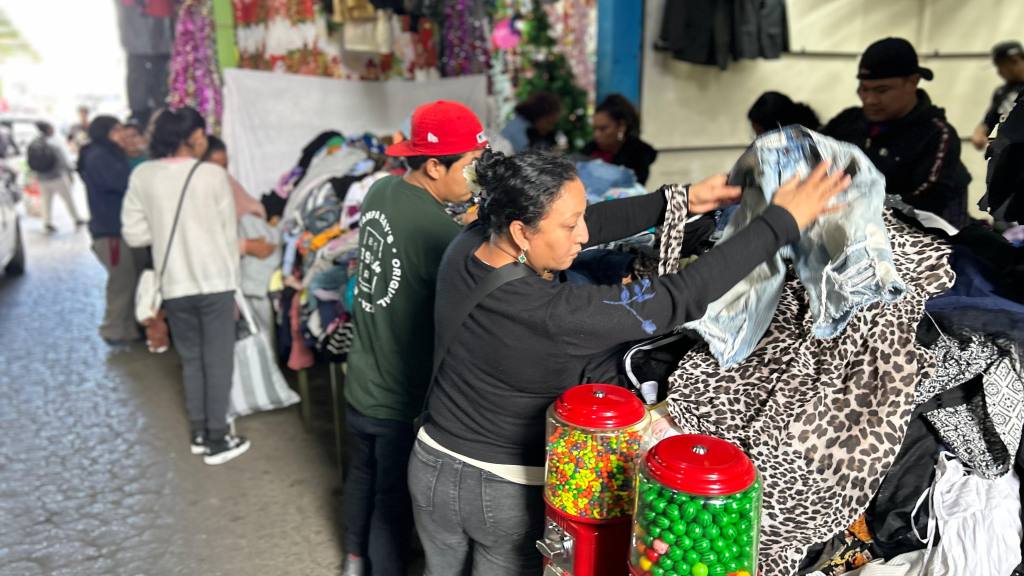 Los guatemaltecos invirtieron sus ahorros en obsequios para su familia  | Omar Solís