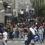 Fotos: Guatemaltecos abarrotan comercios y mercados por Navidadt