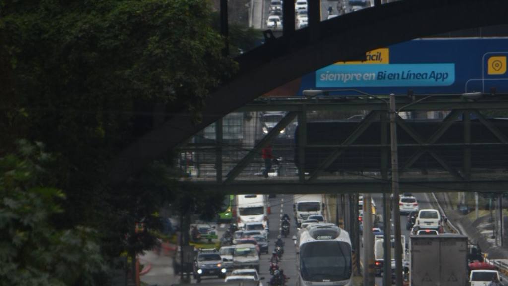 Guatemaltecos abarrotan centros comerciales y mercados de la capital | Omar Solís