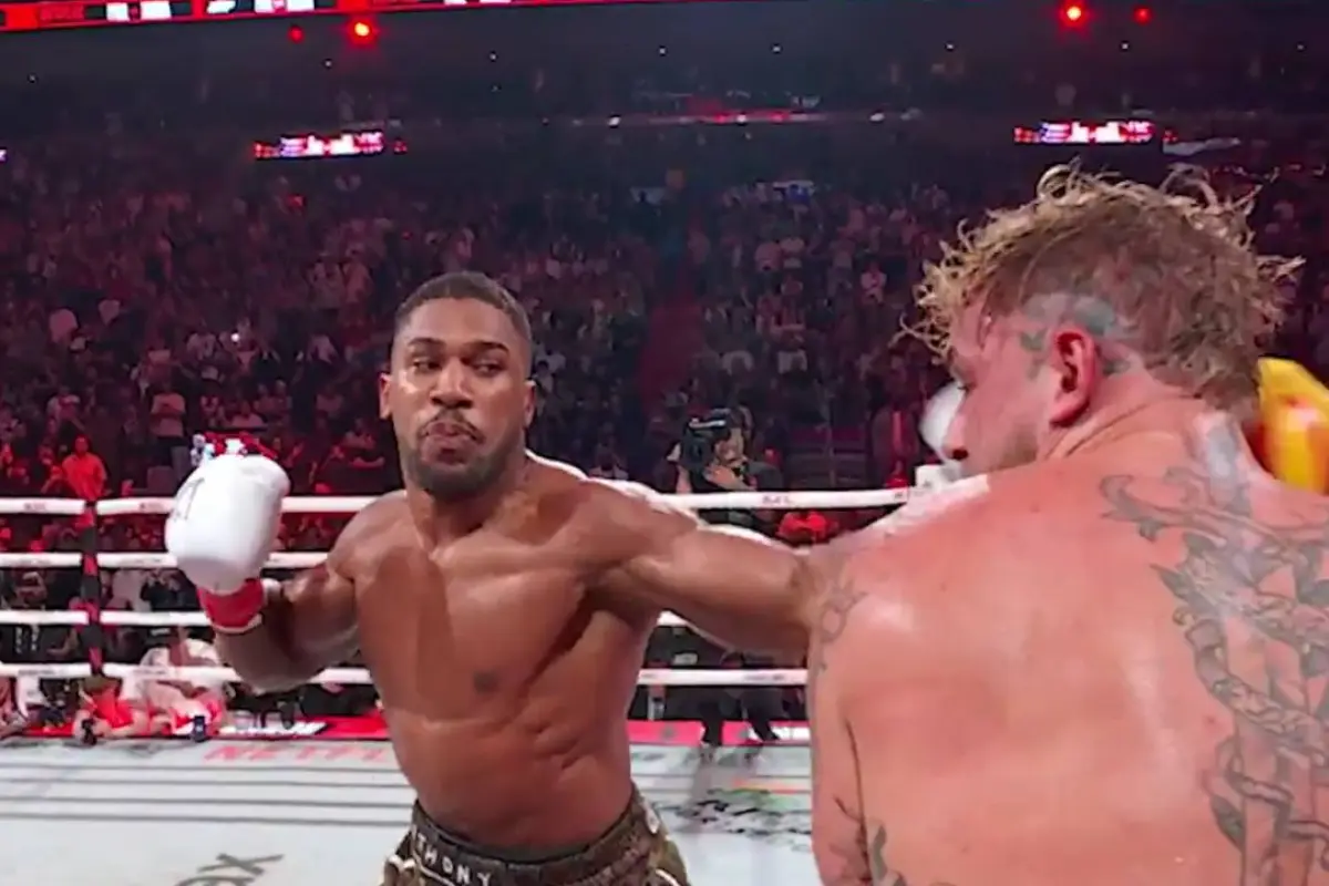 Anthony Joshua noquea a Jake Paul y le fractura la mandíbula - Captura de pantalla