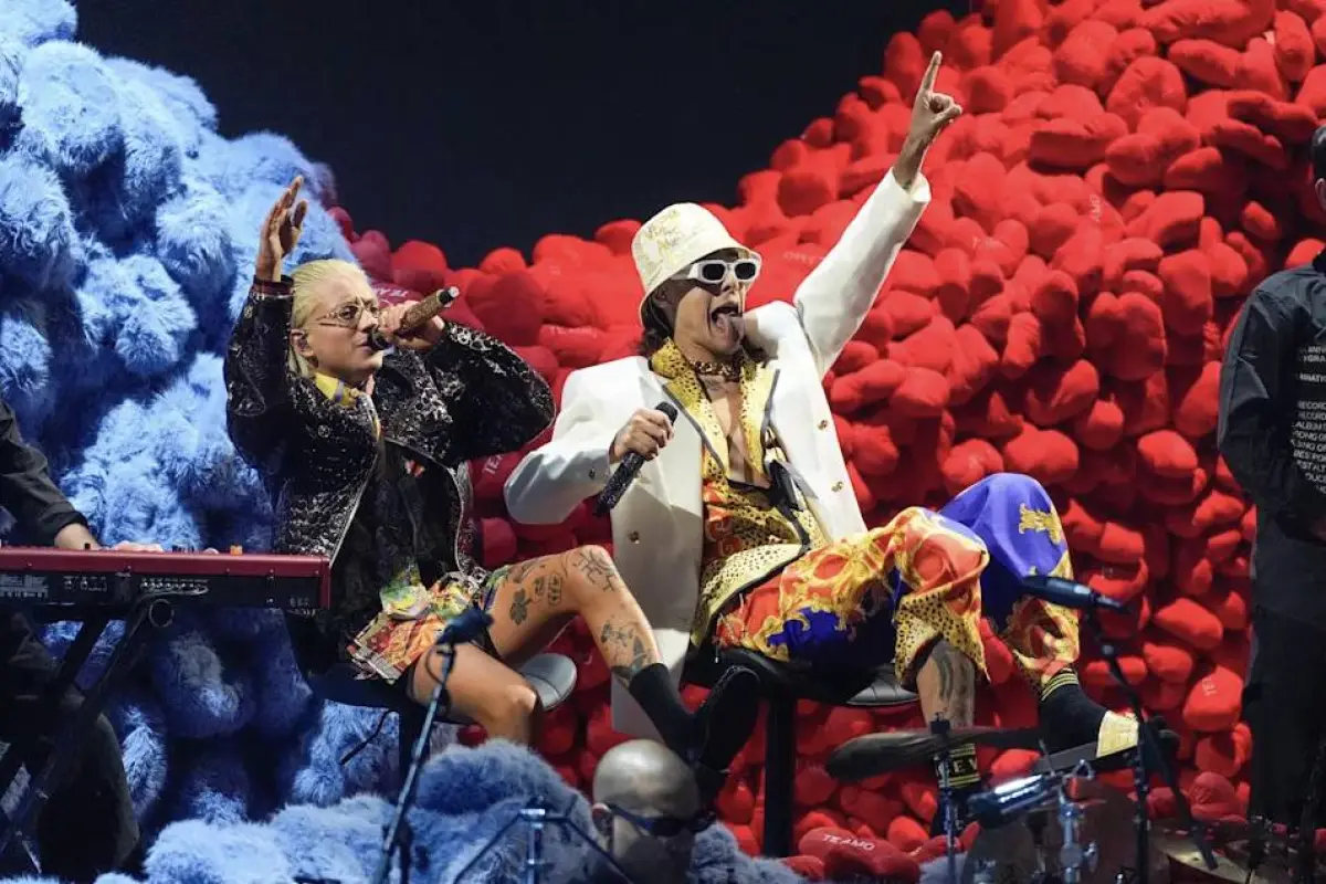 CA7RIEL , Redes sociales.